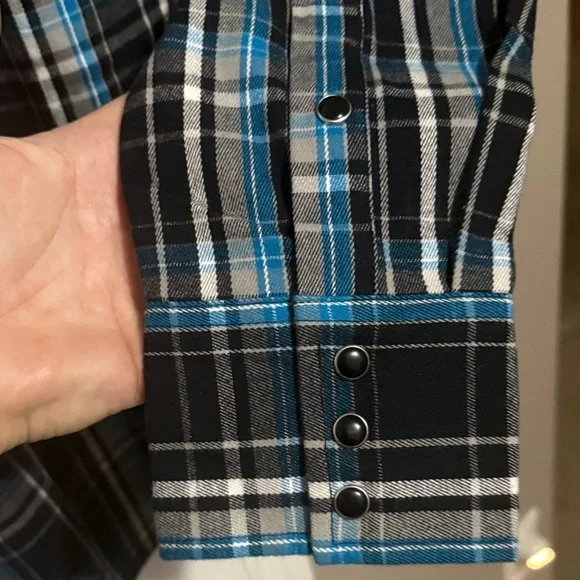 Wrangler Men's Plaid Shirt in Black and Blue Size Large - Picture 3 of 6